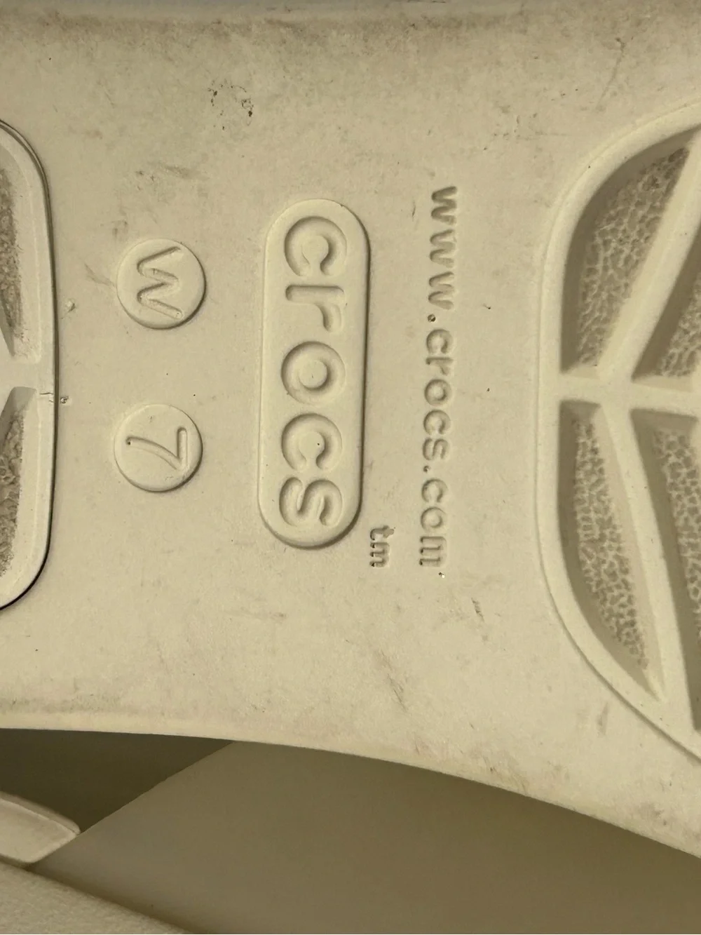 CROCS BROOKLYN BUCKLE LOW WEDGE SLIP ON SANDALS SANDSTONE SZ 7